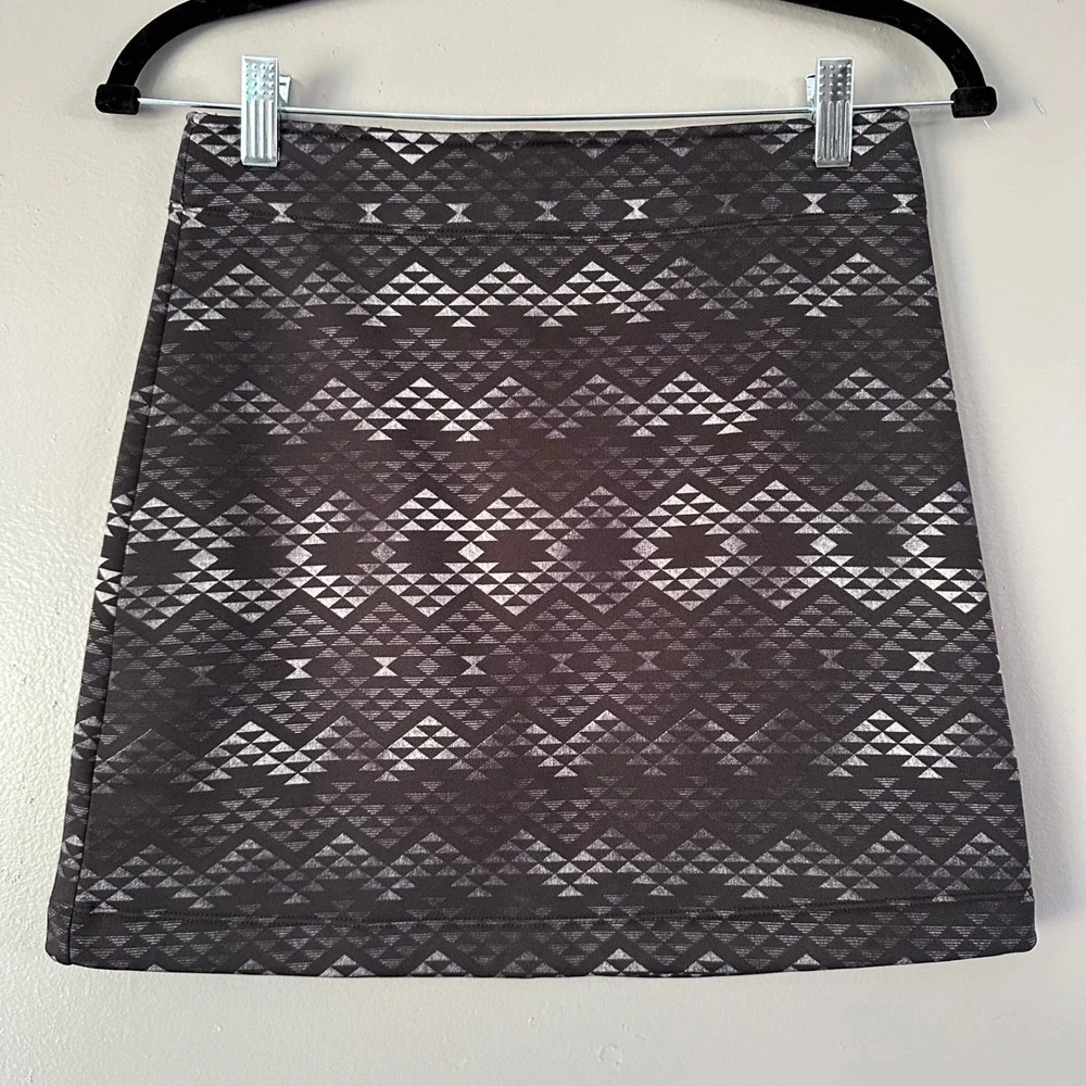 Athleta Black + Grey Diamond Checkered Fleece Lined Mini Skirt‎ XS